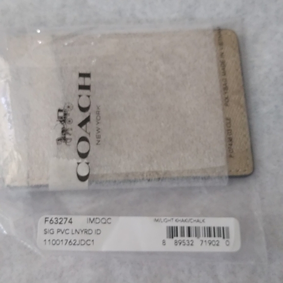 Coach F63274 Signature Canvas Lanyard ID, IM/Light Khaki Chalk - Picture 3 of 5